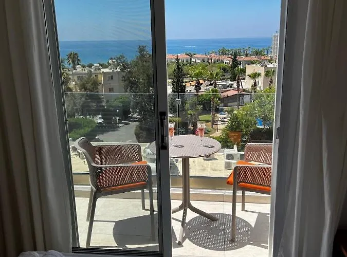 Door Getaway アパート